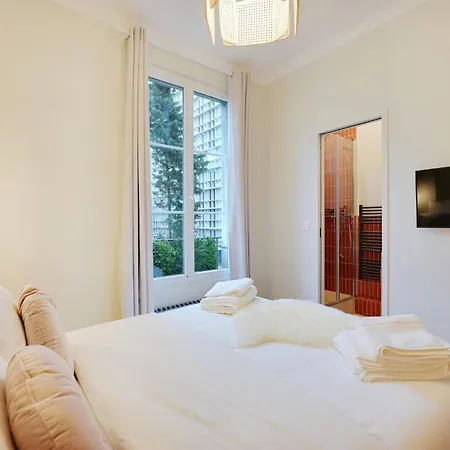 Comfy Suite By Les Maisons De Charloc Homes Boulogne-Billancourt Exterior photo
