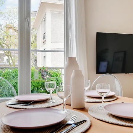 Comfy Suite By Les Maisons De Charloc Homes Boulogne-Billancourt Exterior photo