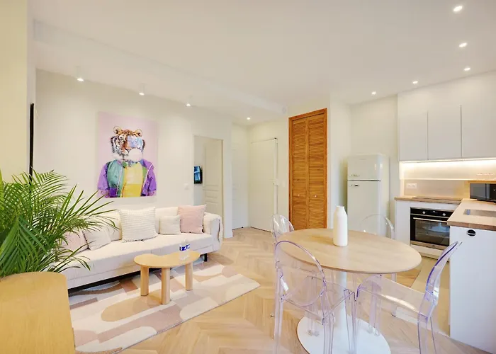 Comfy Suite By Les Maisons De Charloc Homes