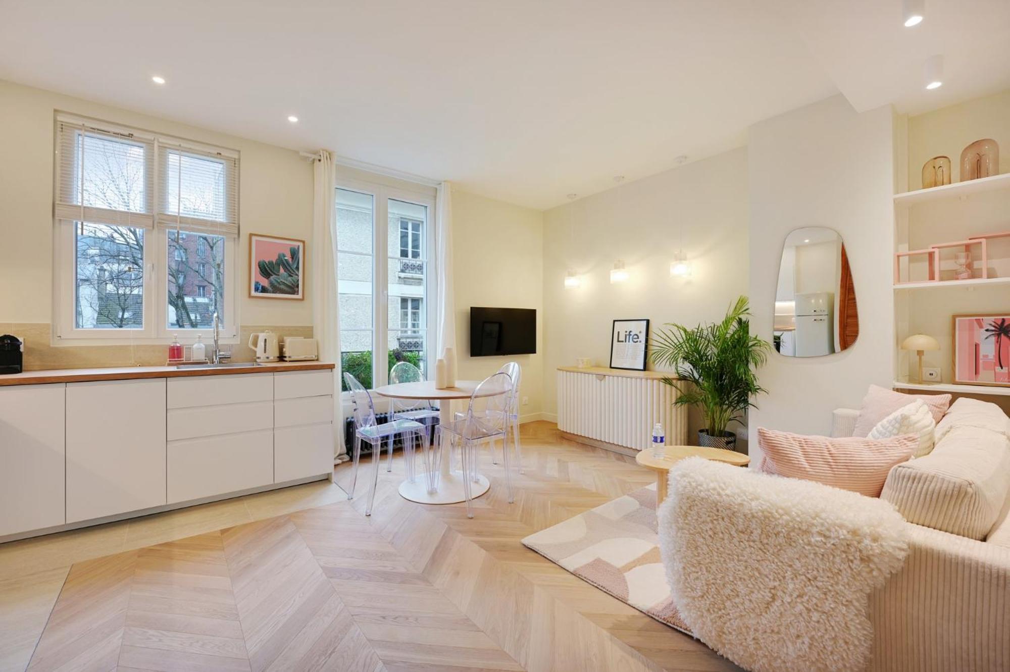 Comfy By Les Maisons De Charloc Homes Apartment